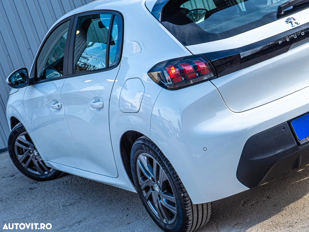 Peugeot 208 PureTech 100 EAT8 Allure - 19