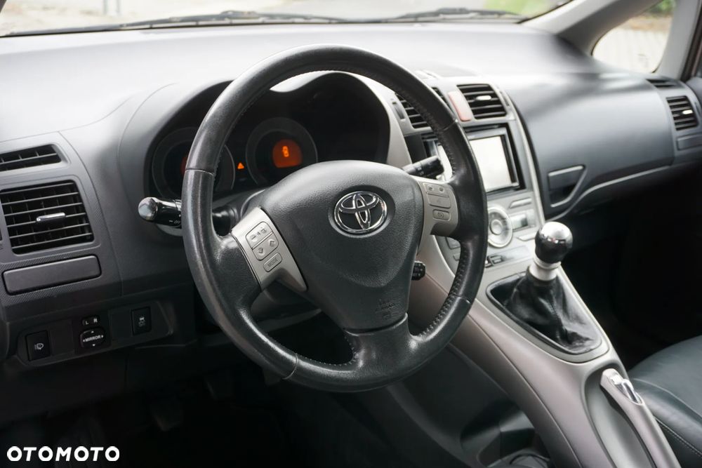 Toyota Auris 2.2 D-4D D-CAT - 10