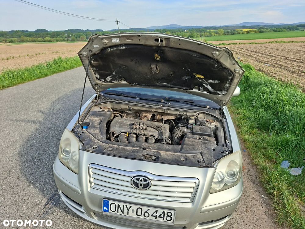 Toyota Avensis 1.8 VVT-i Luna - 17