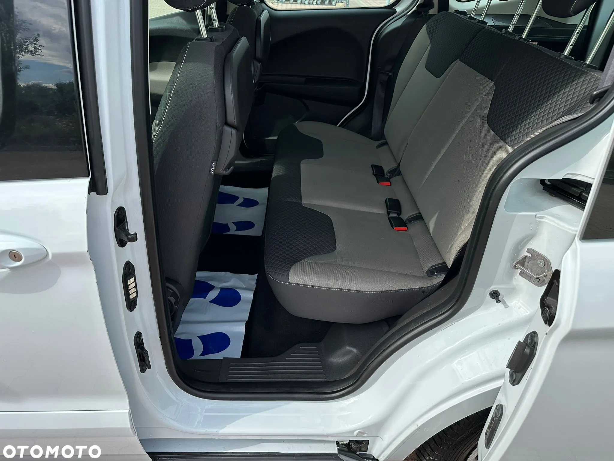 Ford Tourneo Courier 1.0 EcoBoost Ambiente - 11