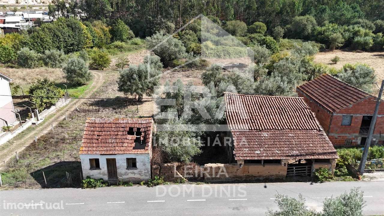 Moradia T2 isolada com terreno de 1073m² - Grande imagem: 2/13