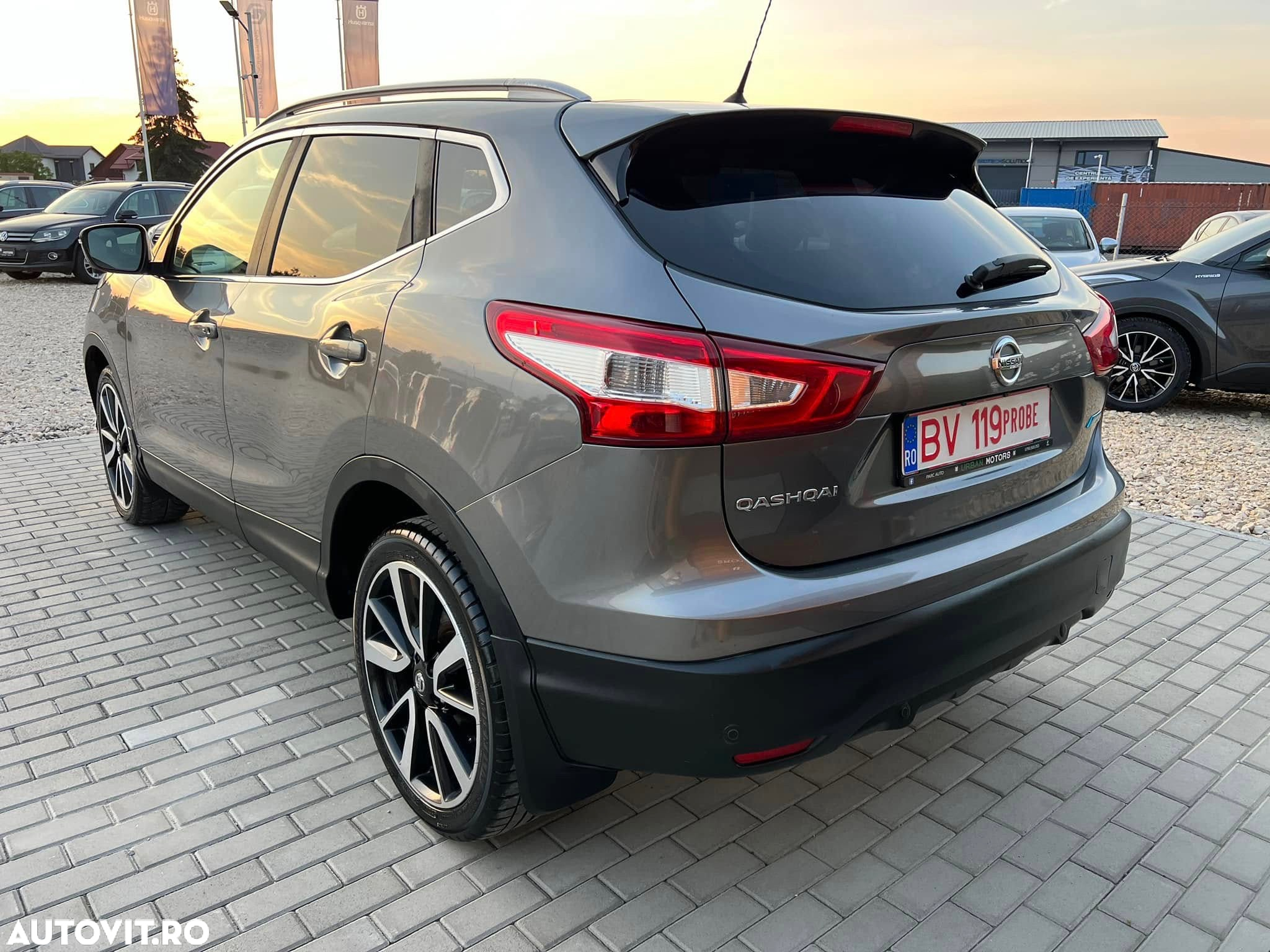 Nissan Qashqai 1.6 DCI Xtronic TEKNA - 22