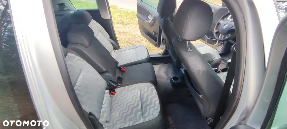 Skoda Roomster 1.4 MPI Active PLUS EDITION - 12