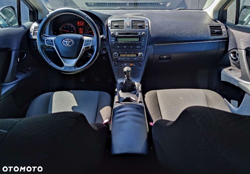 Toyota Avensis - 17