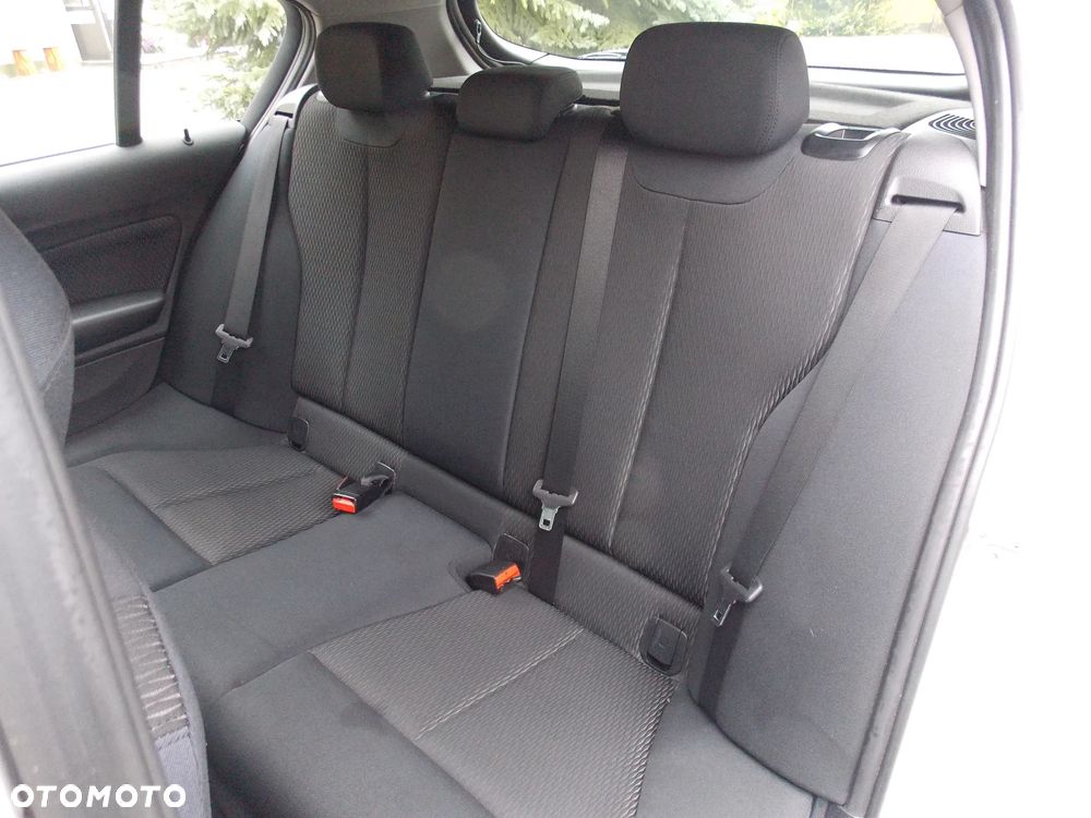 BMW Seria 1 - 22