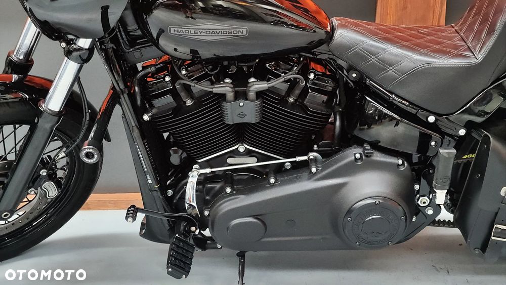 Harley-Davidson Softail Street Bob - 26