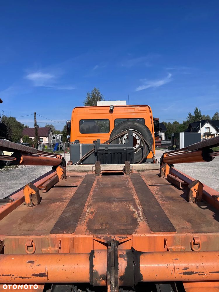 Mercedes-Benz 1833 K - 12