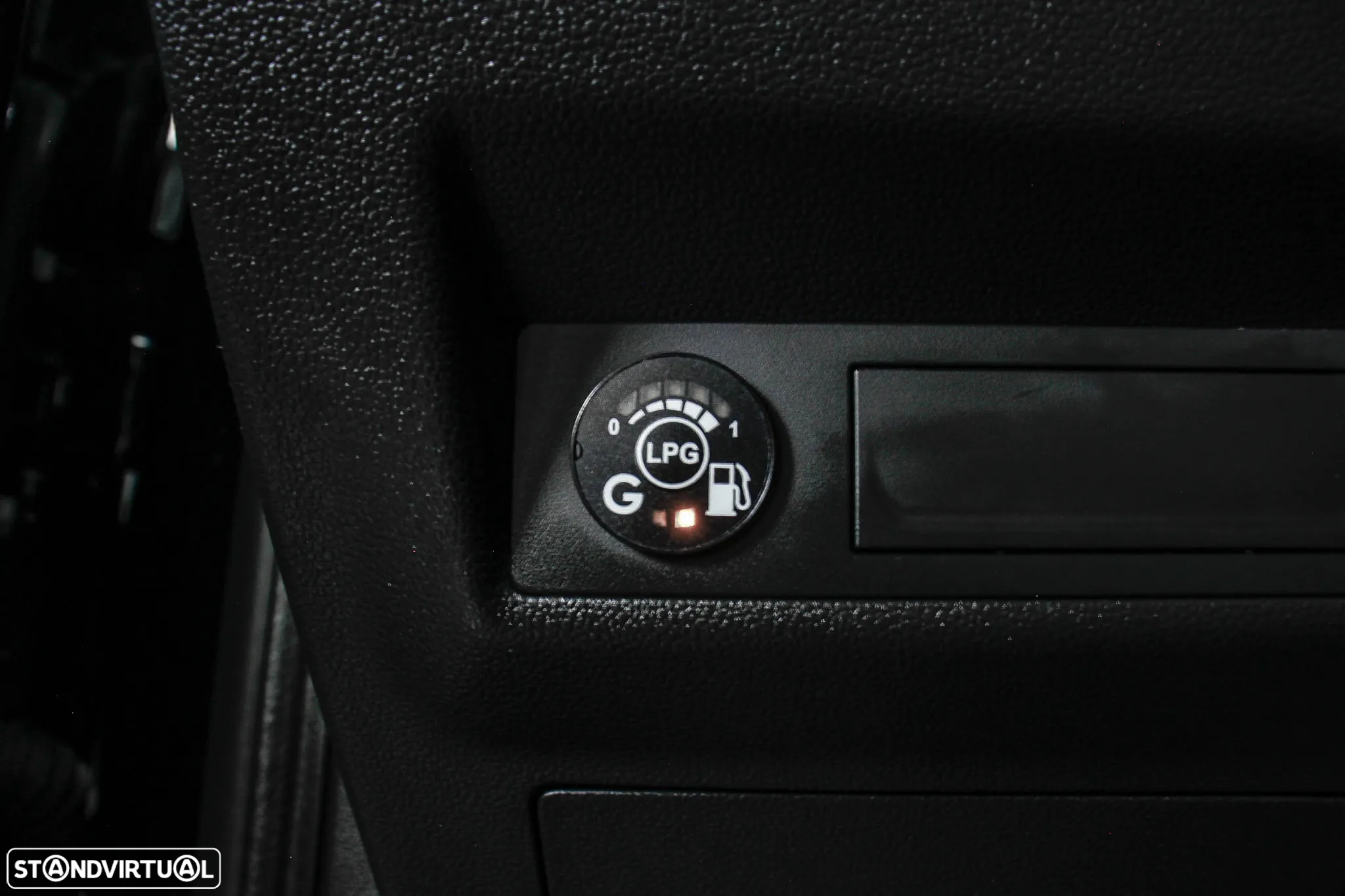 Renault Captur 1.0 TCe Techno Bi-Fuel - 36
