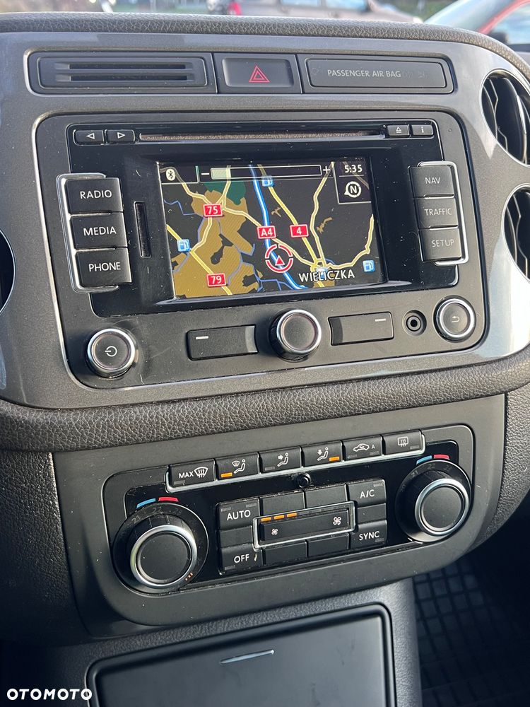 Volkswagen Tiguan 2.0 TDI DPF 4Motion BlueMotion Technology Lounge Sport & Style - 8