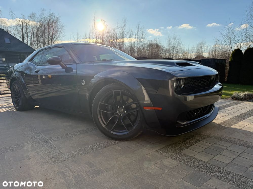 Dodge Challenger - 8