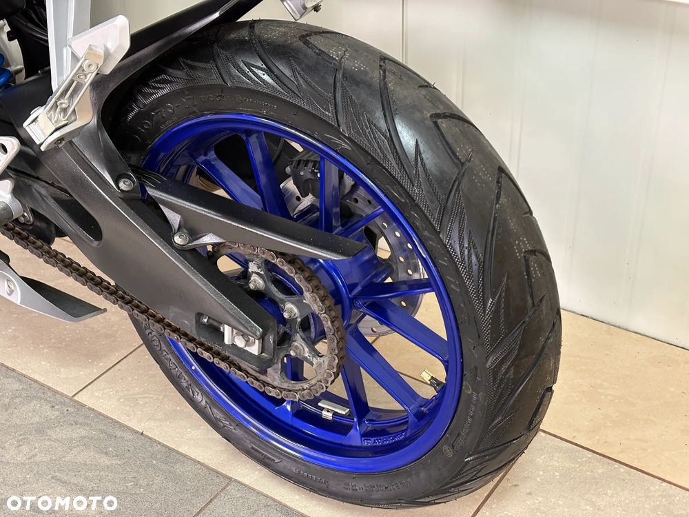 Yamaha YZF - 11