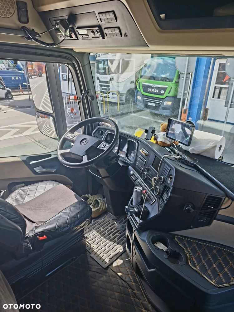 Mercedes-Benz Actros - 10