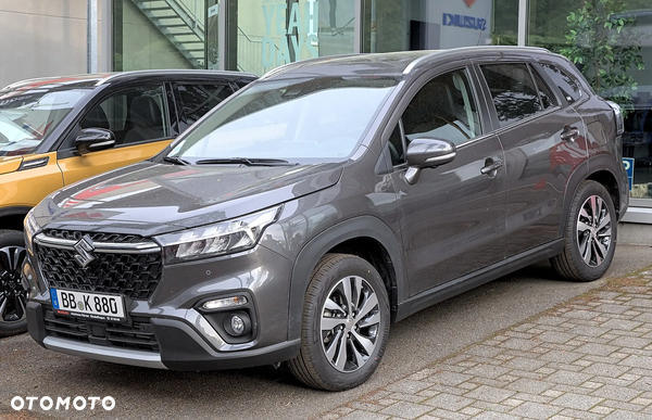 SUZUKI SUZUKI S-CROSS 2024 SILNIK DRZWI ĆWIARTKA MASKA KLAPA ZDERZAK ZAWIESZNIE SKRZYNIA