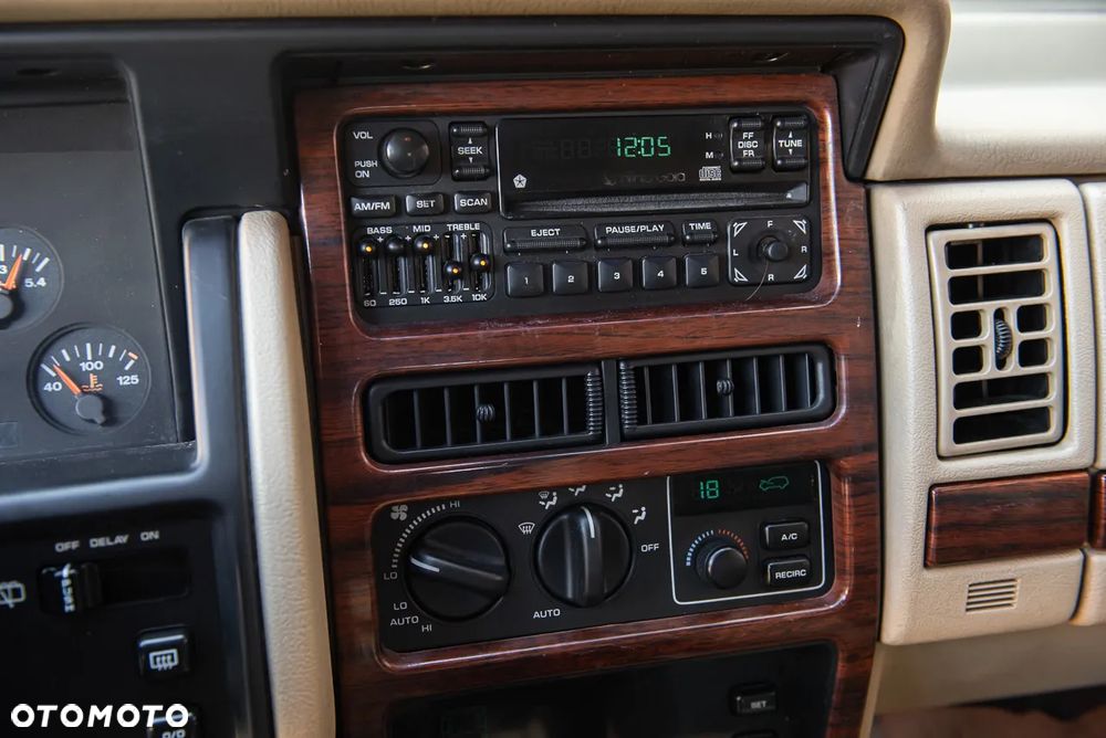 Jeep Grand Cherokee - 16