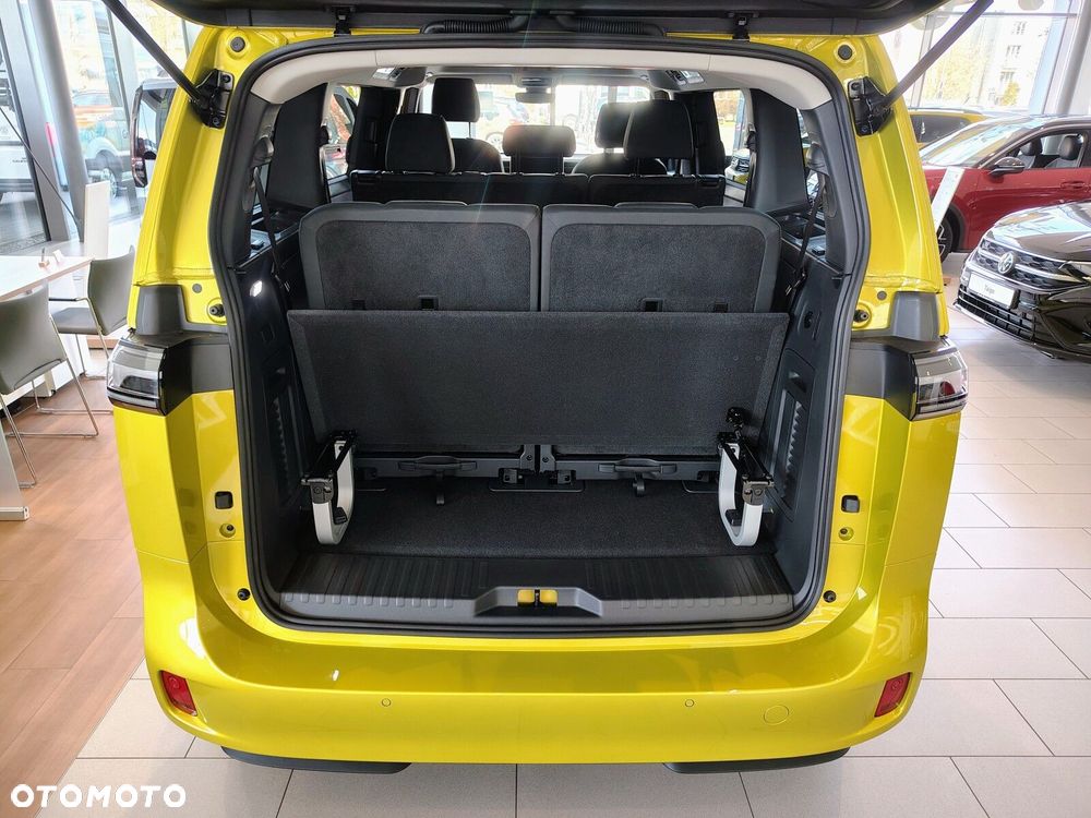 Volkswagen ID. Buzz Pro z długim rozstawem osi silnik: 210 kW (286 KM) 86 kWh / skrzynia biegów: Automatyczna 1 biegowa rozstaw osi: 3239 mm - 11