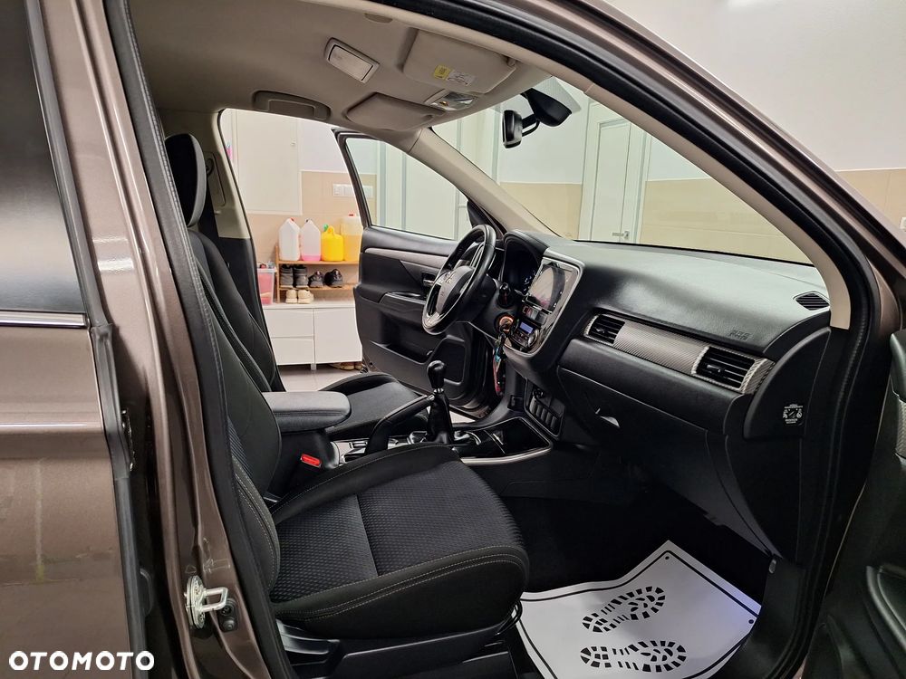 Mitsubishi Outlander 2.0 2WD Diamant Edition - 26