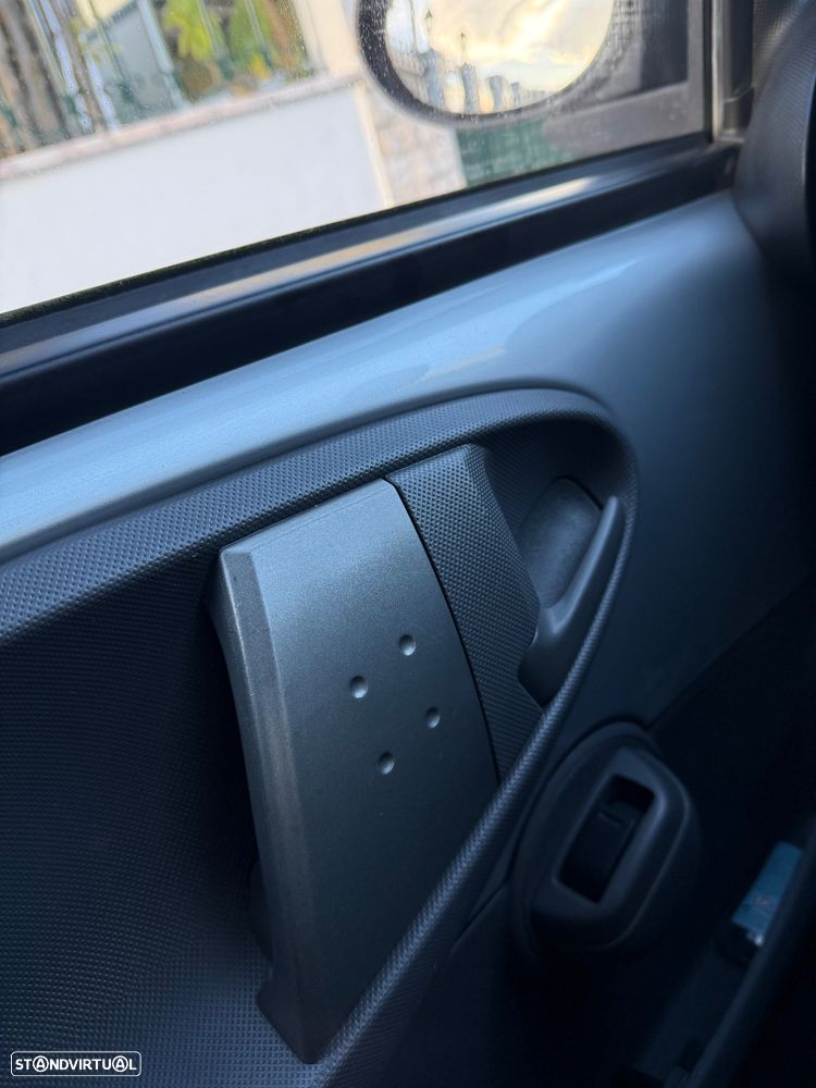 Peugeot 107 1.0 Black&Silver E5 - 21