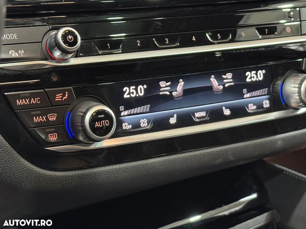 BMW M5 M550i xDrive AT - 25