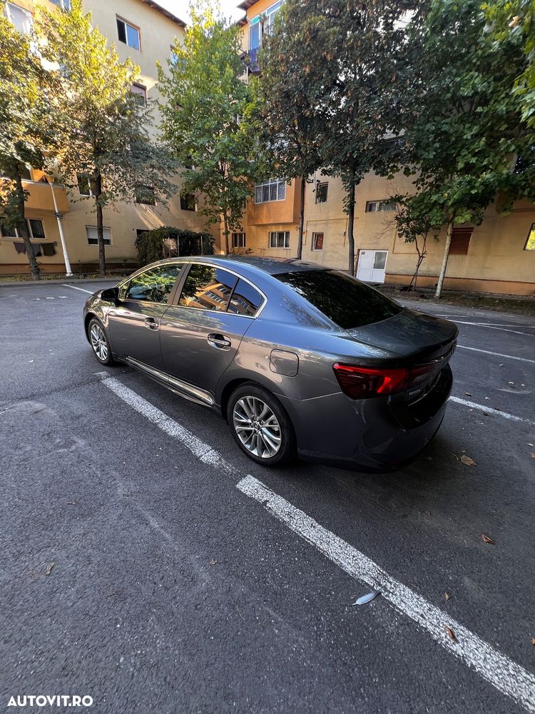 Toyota Avensis 2.0 D-4D Executive - 5