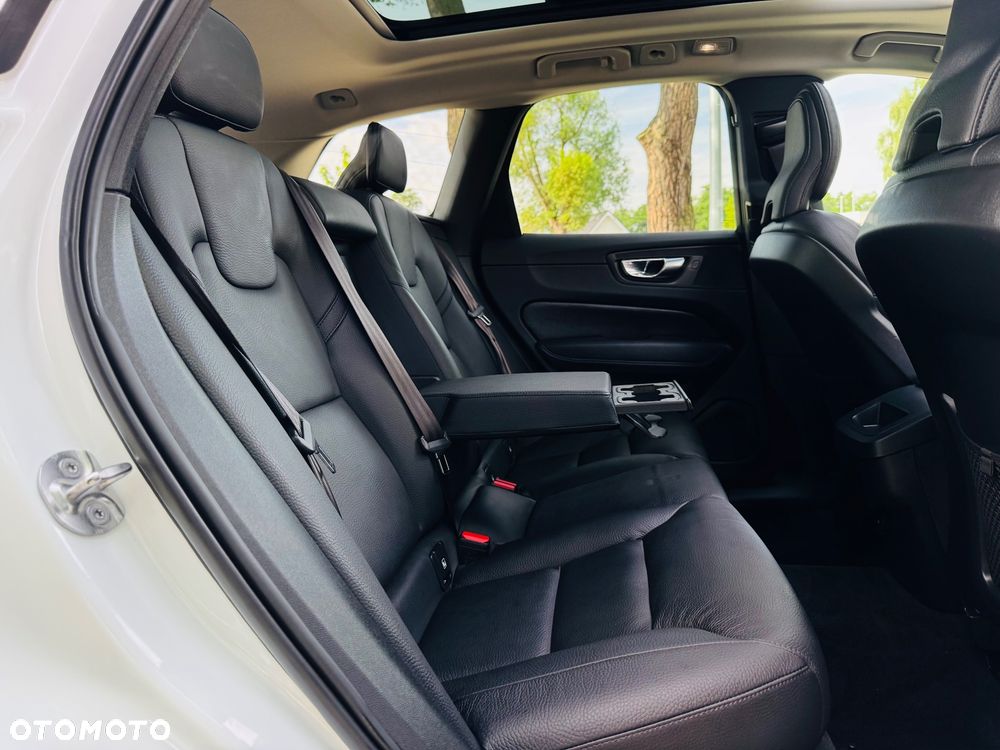 Volvo XC 60 B4 D AWD Inscription - 33