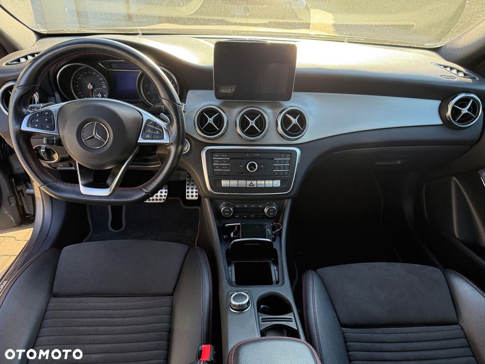 Mercedes-Benz GLA 200 7G-DCT AMG Line - 12