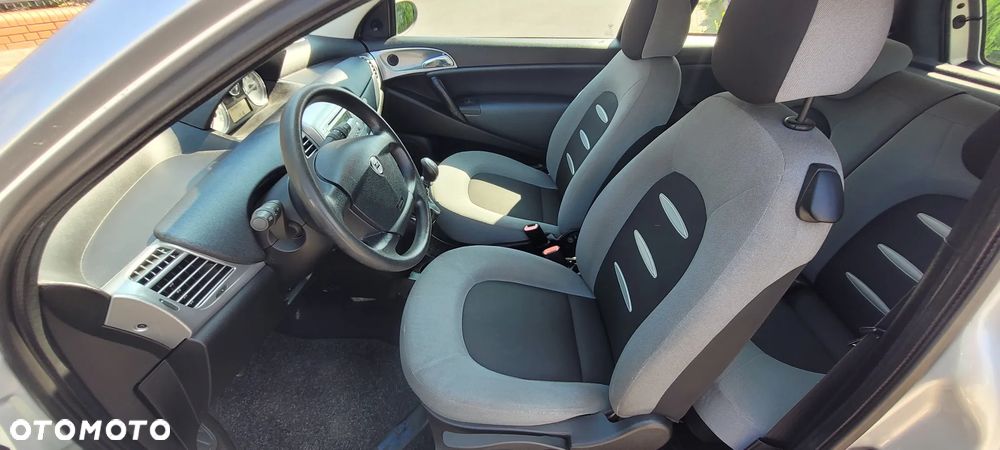 Lancia Ypsilon 1.2 8v - 27