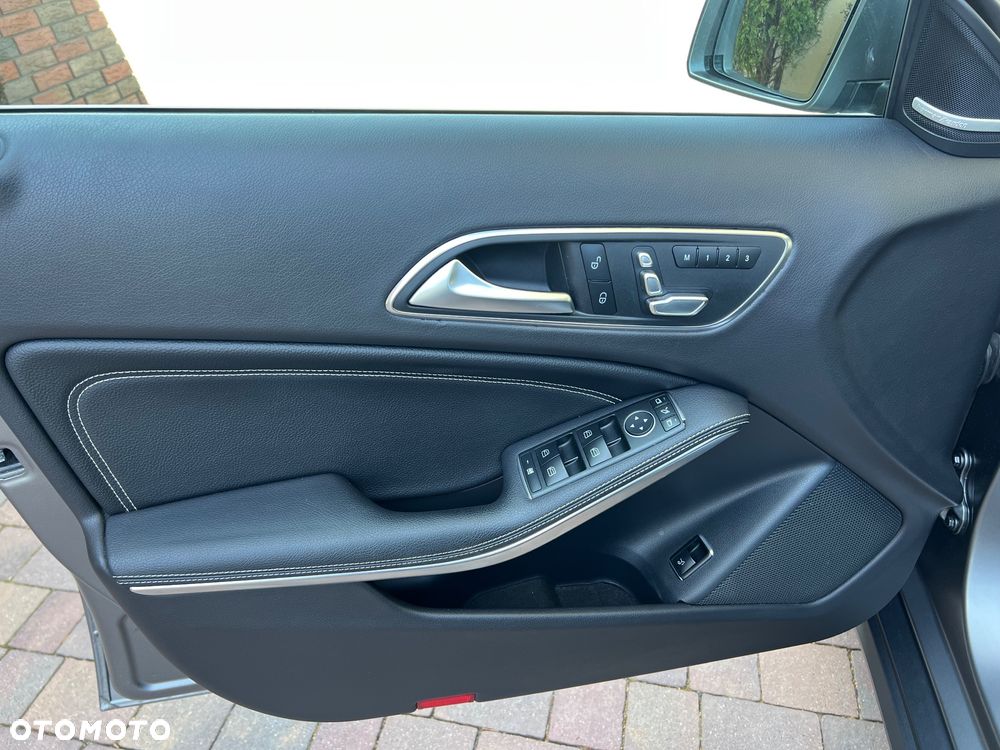 Mercedes-Benz GLA 200 7G-DCT AMG Line - 36