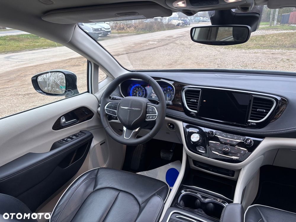 Chrysler Pacifica - 23