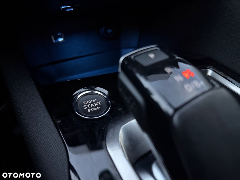 Peugeot 3008 1.6 PureTech HYbrid Allure S&S EAT8 - 21