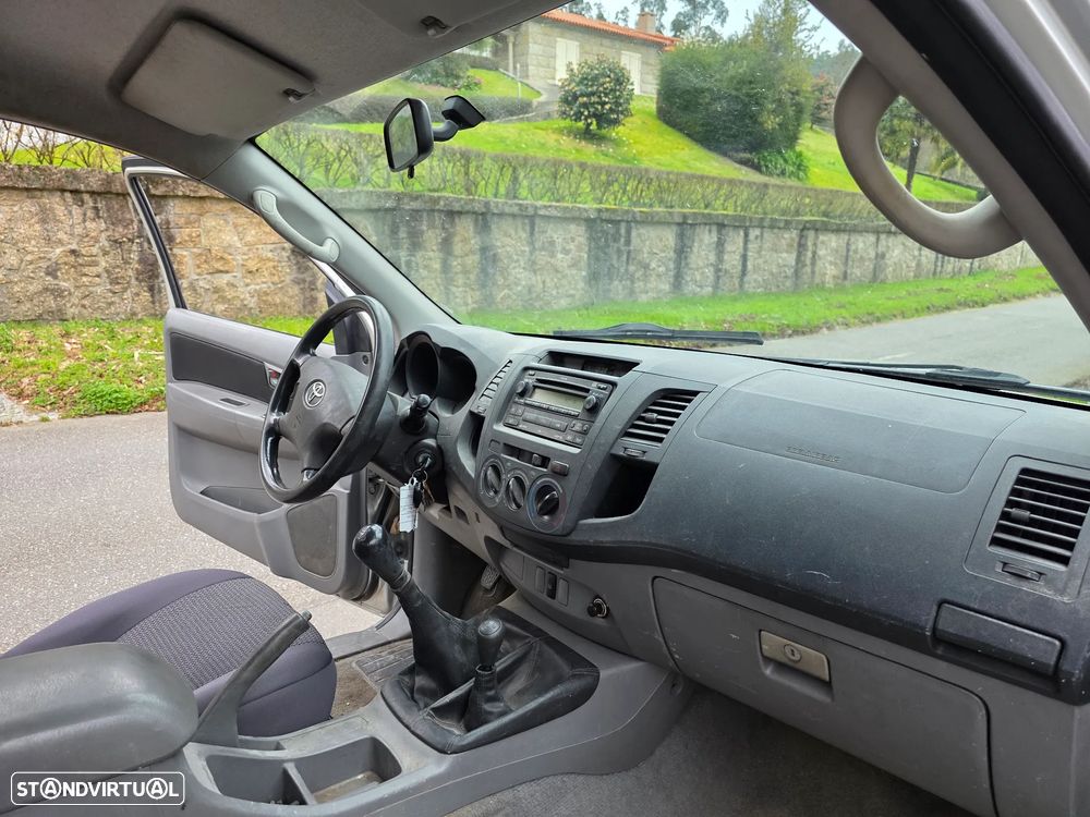 Toyota Hilux 4x4 Extra Cab Sol - 19