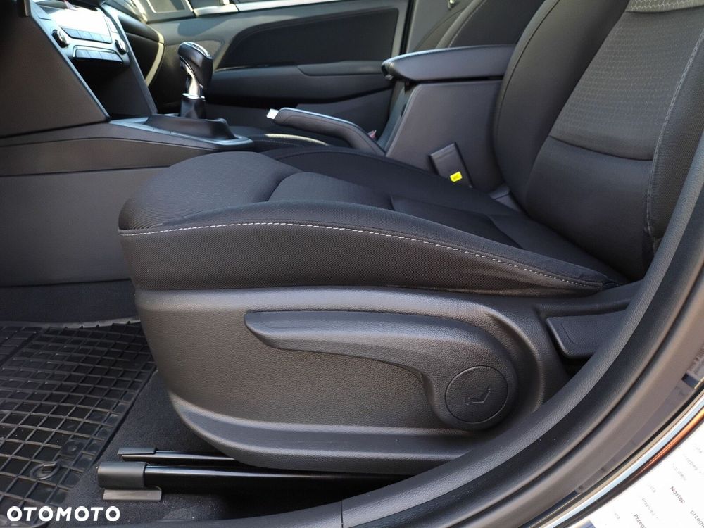 Hyundai Elantra 1.6 CRDi Style - 27