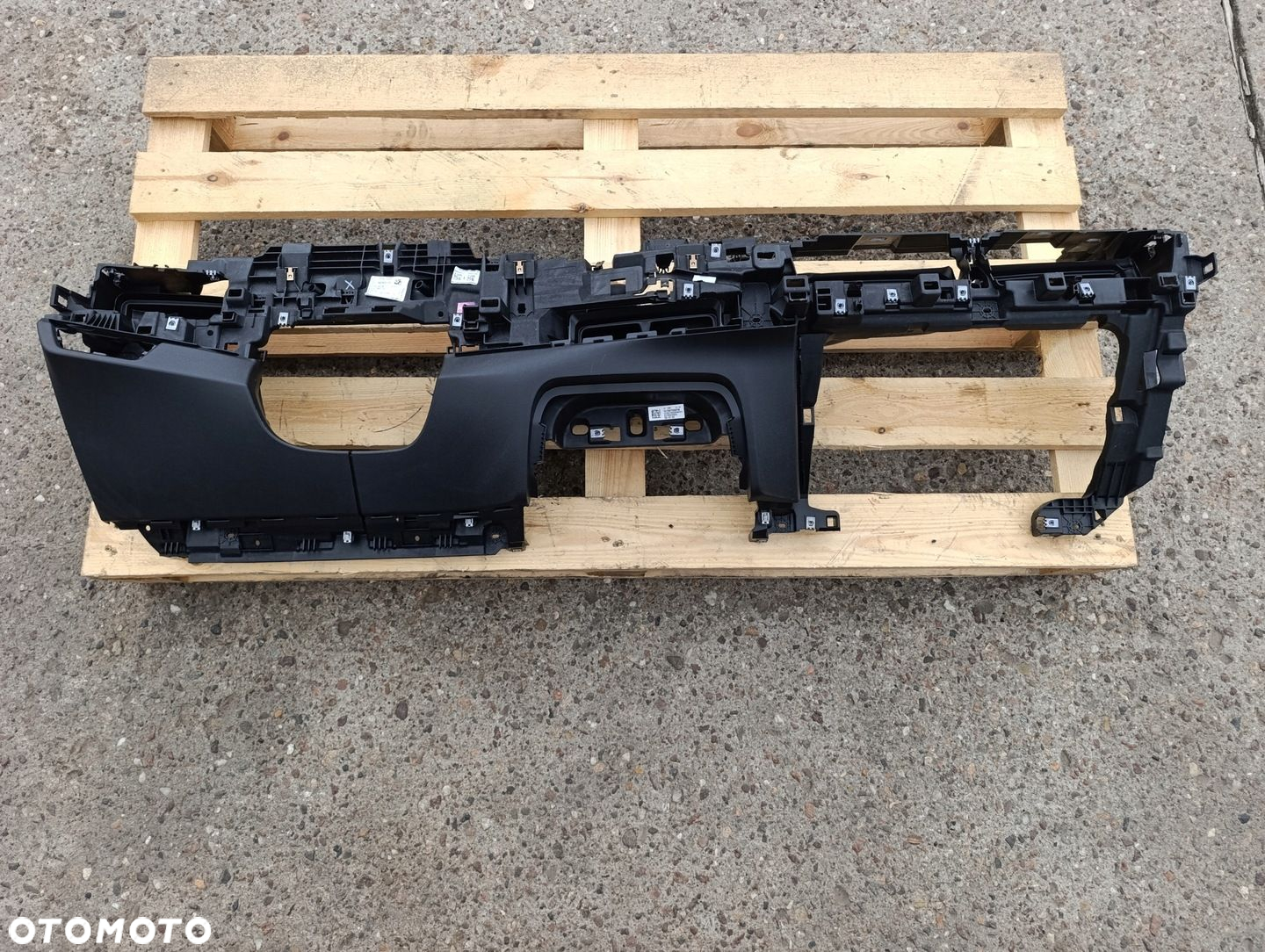 BMW U11 X1 DRUGA CZĘŚĆ KONSOLI DESKA 9875244 EUROPA - 2