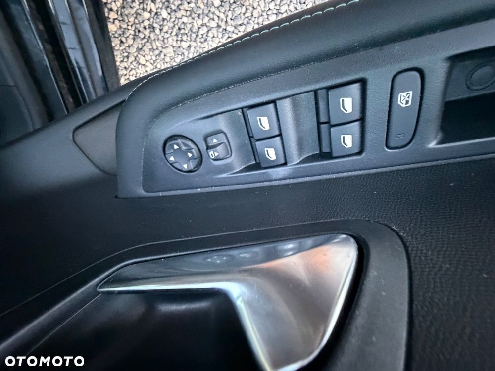 Peugeot 208 PureTech 100 Allure - 21