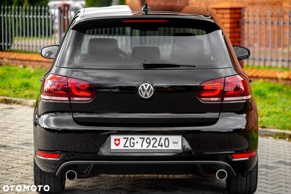 Volkswagen Golf 2.0 GTI DSG adidas - 14