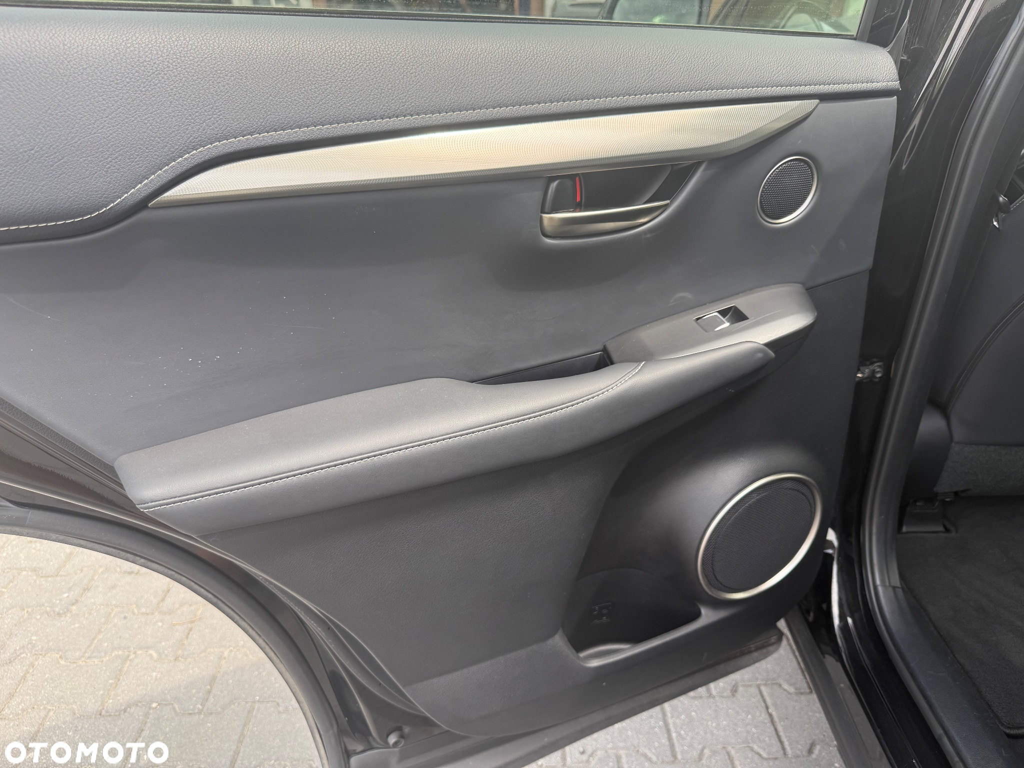 Lexus NX 300h Style Edition - 14