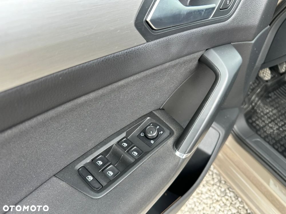 Volkswagen Touran 2.0 TDI BMT Comfortline - 16