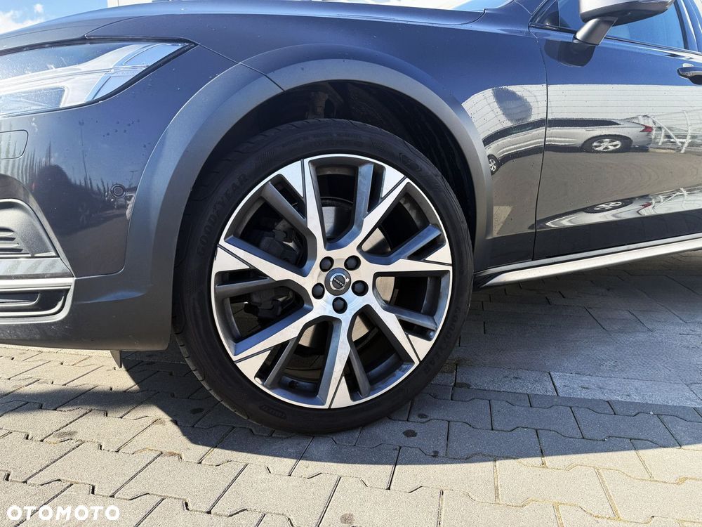Volvo V90 Cross Country - 29