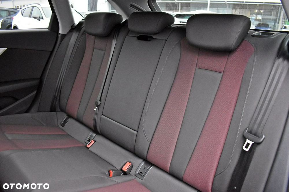 Audi A4 Avant 35 TFSI S tronic S line - 11