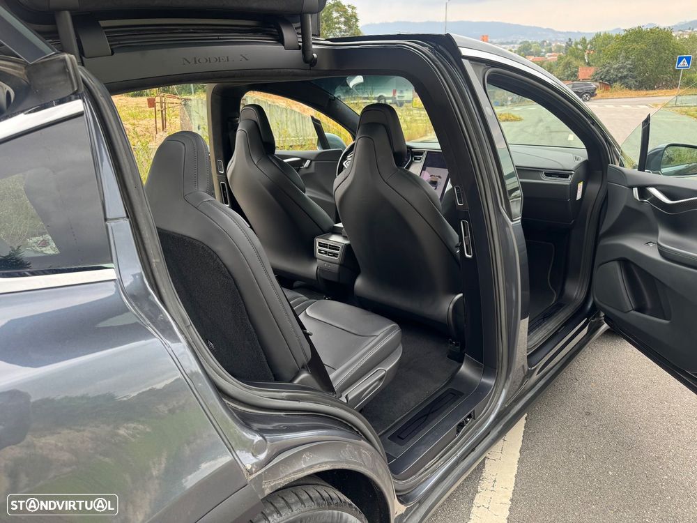 Tesla Model X - 19