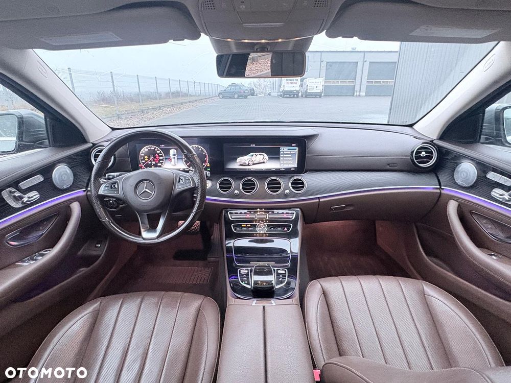 Mercedes-Benz Klasa E 400 7G-TRONIC - 16
