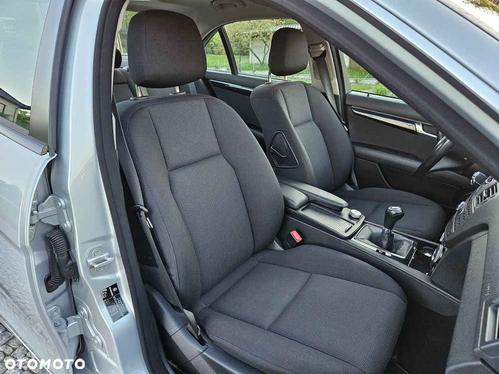 Mercedes-Benz Klasa C 200 CGI BlueEFFICIENCY Elegance - 13