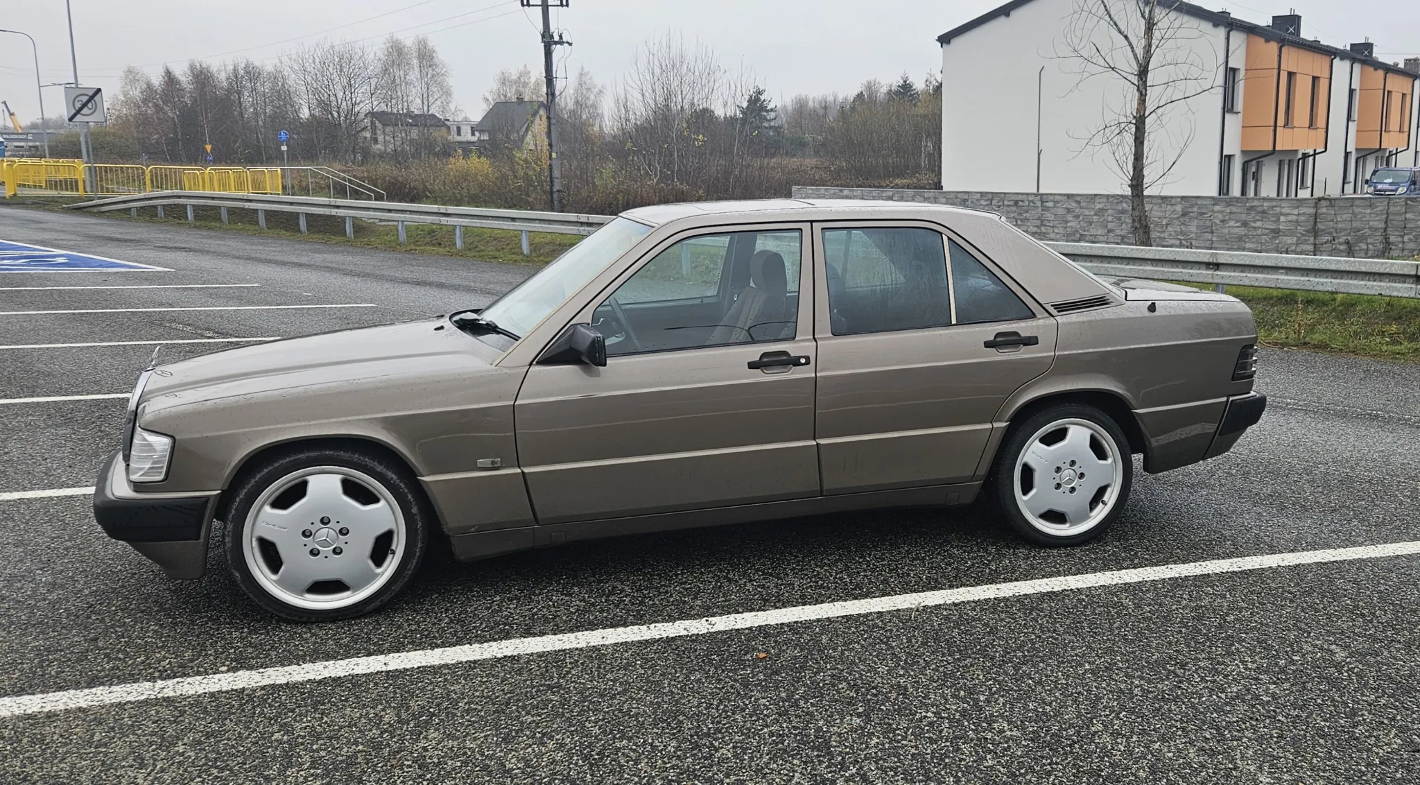 Mercedes-Benz W201 (190) - 2