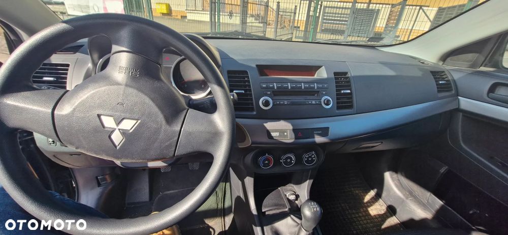 Mitsubishi Lancer - 10