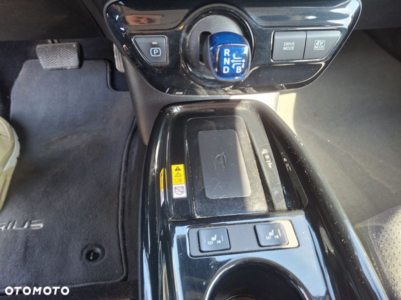 Toyota Prius (Hybrid) Executive - 15