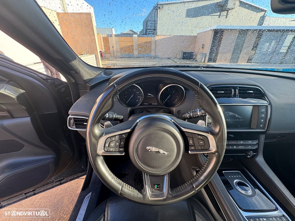 Jaguar F-Pace 2.0 i4D R-Sport Aut. - 11