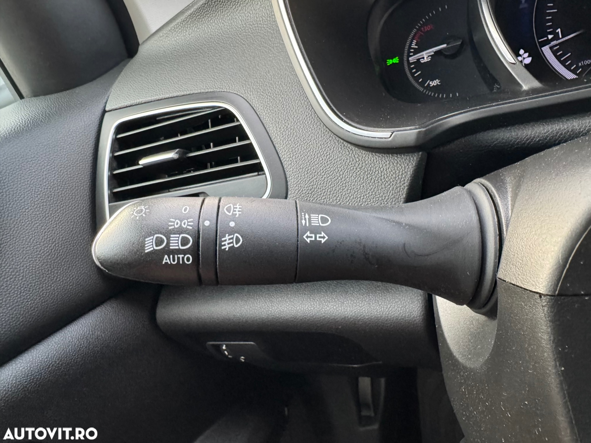 Renault Megane Grandtour TCe 140 GPF BUSINESS EDITION - 20