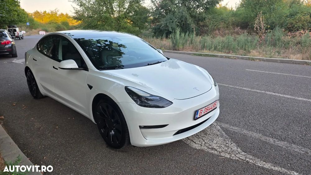 Tesla Model 3 Performance - 4