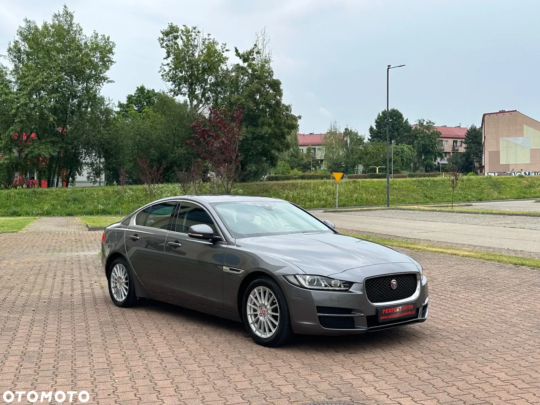 Jaguar XE - 15