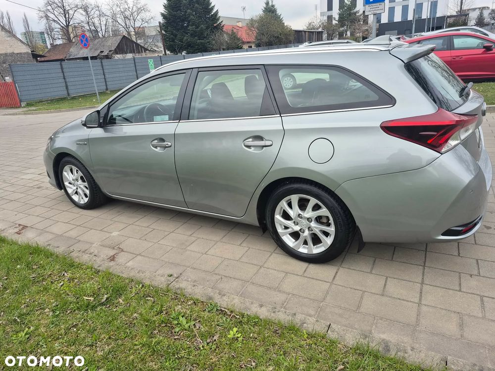 Toyota Auris Hybrid 135 Comfort - 4