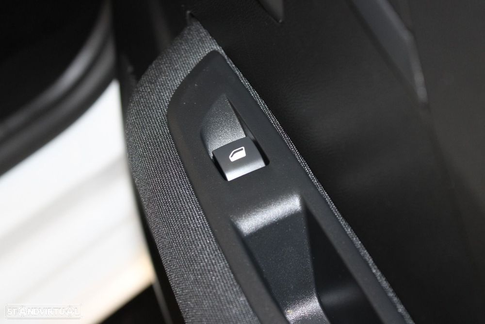 Peugeot 208 1.5 BlueHDi Active Pack — fotografia 25